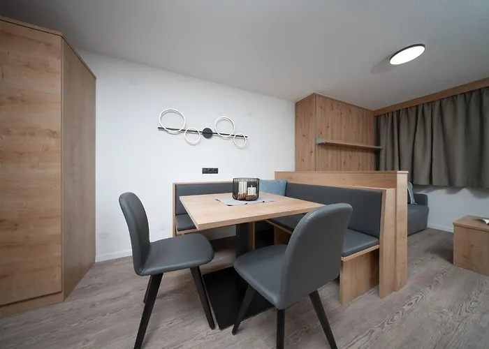 מלון Garni Kristall 3*