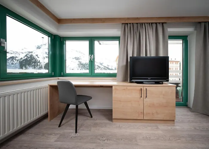 Garni Kristall Hotel 3*