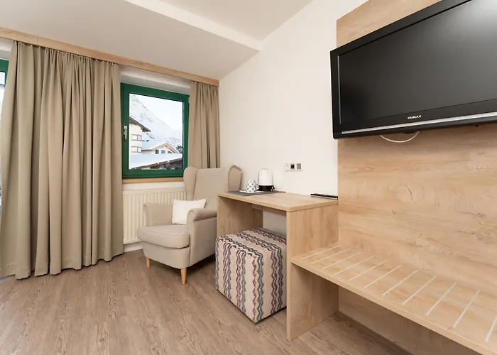 Garni Kristall Hotel 3*