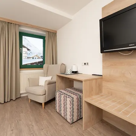 Garni Kristall 호텔 3*